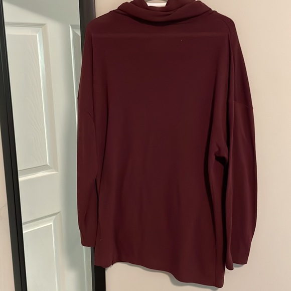 Burgundy Turtleneck sweater -Large - Picture 5 of 5